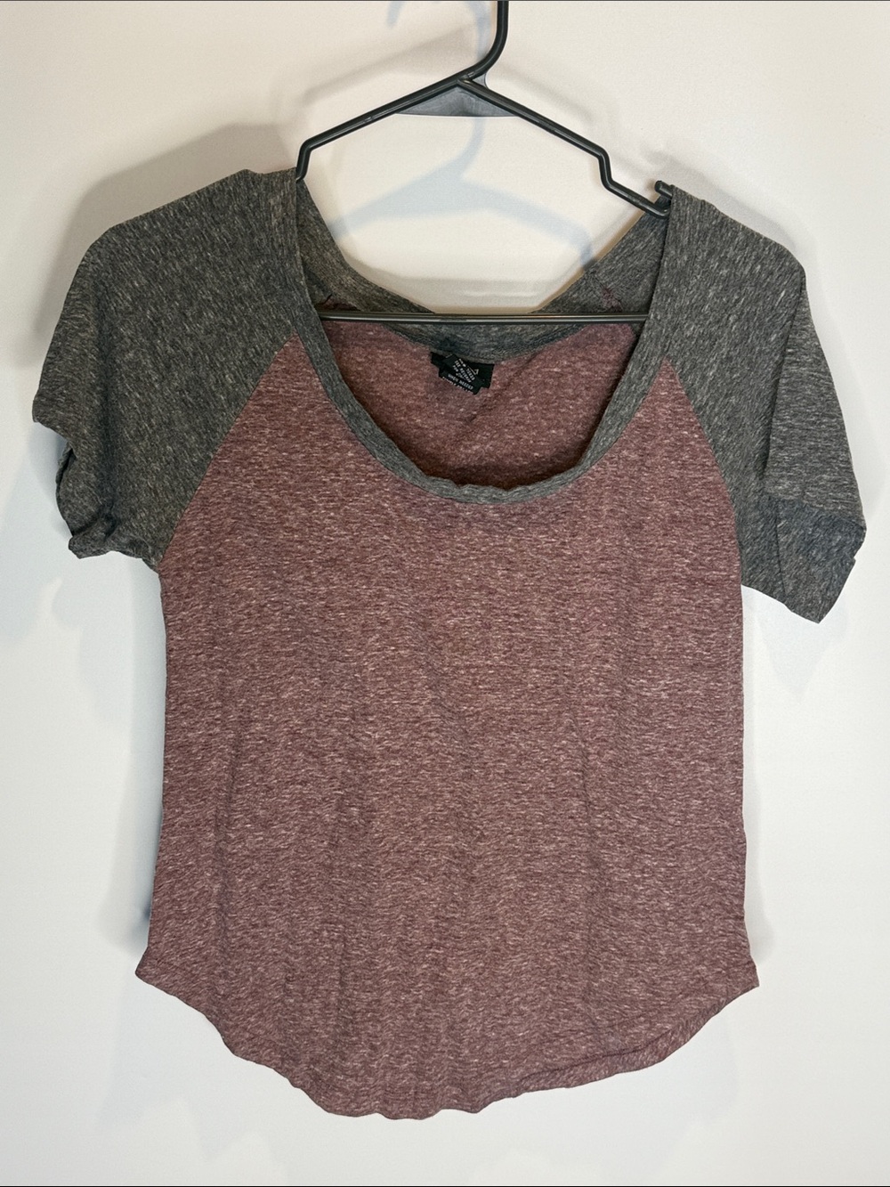 rue 21 Women’s Two-Tone Heathered Scoop Neck Tee - Gray & Mauve Size: M
